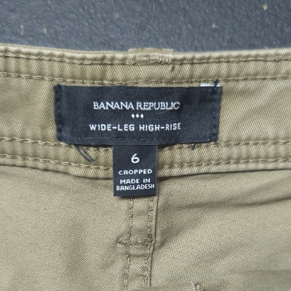 Banana Republic Wide-Leg Pants in Olive Green - Picture 2 of 4